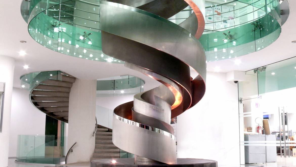 Mujer Mexicana Crea Esculturas en Acero Inoxidable